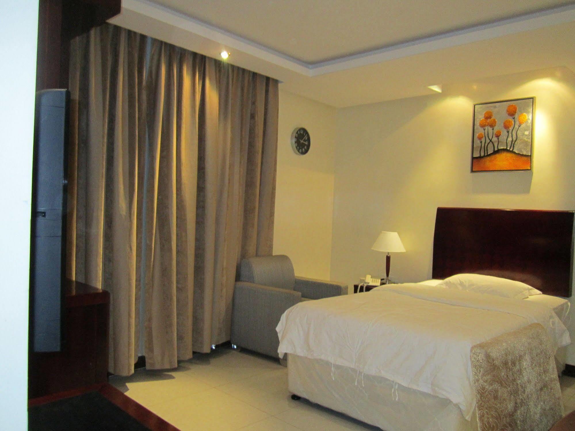 Al Salam Hotel Ar Riyad Esterno foto